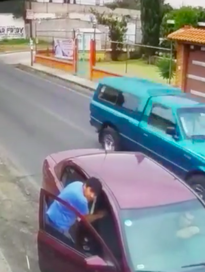 Sujetos pretendían asaltar comercio, los inhibe cámara de seguridad